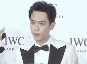 张若昀亮相IWC腕表展人气高 王阳邱天分享腕表搭配经