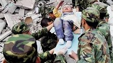 当年汶川地震中，那个给官兵敬礼的小男孩，如今过得怎么样了？
