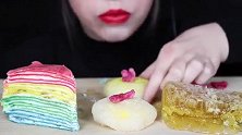 糖渍玫瑰花瓣脆片、自制彩虹千层蛋糕、蛋糕麻薯团、蜂巢蜜
