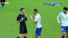 费莱尼背后踢人犯规 刘军帅为队友出头吃黄牌