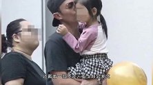 女儿控上线！霍建华与女儿出游全程抱怀里边走边亲