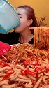 吃麻辣粉条，过瘾啊！
