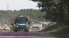国外的黑科技铺路车，专门给飞机坦克铺路，看完我是服了