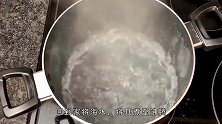 海水被煮沸之后会是什么样老外亲测，以后都不用买盐了