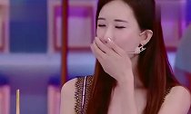 小S林志玲一口吞下红烧肉,画风却截然不同,哈哈