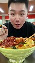 毕业把饭卡花光，食堂吃生呛辣蟹配麻辣烫美食