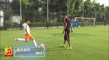 绝了！武汉卓尔球员任意球挑战直挂死角 怪不得冲超成功！