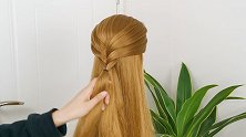 出门不想披散头发，那就学会这样扎，自己动手不求人，简单又洋气