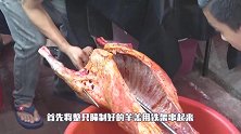 小哥街头卖烤羊羔很是火爆，1斤50块，一只25斤赚500块！