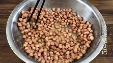花生米新吃法，裹上一层芝麻，香甜酥脆，大人孩子都特别爱吃