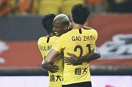 《恒大8冠王之路》第3回：布朗宁登场改变中超走势 逆转卓尔强势起航