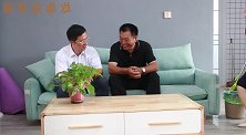老家邻居上门请龙龙爸喝喜酒，见面直夸霞年轻，龙龙爸啥反应？