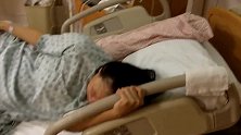宫缩阵痛是分娩的前奏，这孕妈的声音隔着屏幕都觉得很揪心