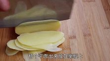 土豆丝好吃必有诀窍，学会这个小技巧，脆爽好吃还不粘锅