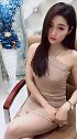 美女时尚穿搭包臀裙，使得腿部更加的修长看起来帅气十足