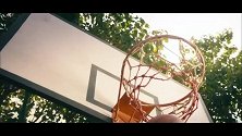 夏洛成为校园歌神，迷妹一大堆，眼神所到之处全部尖叫