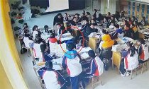 山东泰安：惊险！学生课堂上误吞异物：老师救救我！