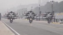 摩托车上叠罗汉！印度阅兵排练女兵再现特技表演