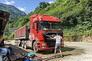 高速收费调整后，为何货车司机都去走国道了？怎么解决这个问题