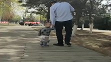 爸爸看孩子，只要活着就好，接下来的一幕，真想揍他一顿！