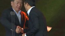 他是上亿公司老板，却只对张嘉译偏爱，没想竟被导演7字嘲讽！