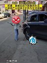 云南昆明：因财产起纠纷少女怒砸父亲豪车