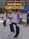 河南信阳：男生右脚骨折坚持参加体育考试，用左脚跳绳考满分