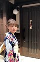 日本街头偶遇穿和服的姑娘，真是有礼貌啊！网友该报仇了！