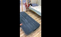 家里来客人总是没有地方睡，就买了这个折叠充气床，好用又舒服