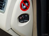 交警提示：车上这几个按钮，别随便碰，不注意就会“车毁人亡”！