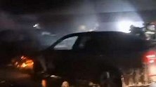 江苏南京：一隧道内突发车祸，多车追尾致两车自燃
