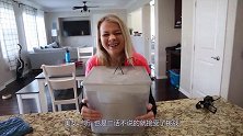 一万美金获得就能冰块砸开！美女使出十八般武艺，网友：来中国！