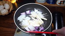 炒鱿鱼的家常做法，百吃不腻的鱿鱼炒金针菇，超级下饭