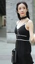 街拍杭州美女，小姐姐不光身材好，笑起来的样子更迷人