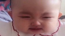 生了一个小戏精，宝宝这小表情简直太可爱了，网友又想骗我生女儿