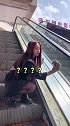 这小姐姐也太傻了吧，我要不要告诉她她擦的都是一个地方发？