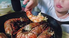 肉质肥厚的大虾，用黄油煎香，大口吃更美味