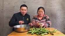 这个季节胡豆很美味，老妈用茴香炒冒尖一大盘，难忘的味道！
