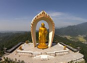世界上“最高”的金佛像，用48公斤黄金打造，就在中国江西