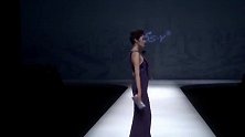 时装秀：深紫色礼服，气质高贵典雅，女人味十足！