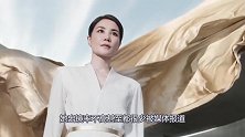 王菲审美退化，头上的黄头巾让人看不懂，像极了二人转演员