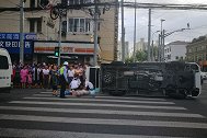 上海一辆120救护车被撞翻 一名病人家属身亡