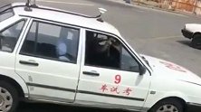 可怕！女司机科目二没过坐车里疯狂嚎叫 网友：你还是别过了
