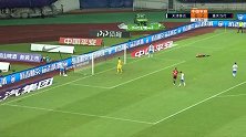 泰达中场低级失误 冯劲误打误撞突入禁区低射偏出