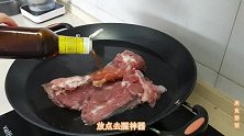慧慧红烧猪脊骨，色泽诱人，软烂脱骨，大口吃肉的感觉真爽