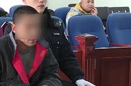 男子肛门藏10包毒被查 将其装避孕套里放进体内