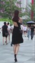 街拍到冷酷小姐姐，一身黑色叉车长裙，这是大哥的女人吧