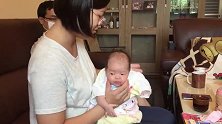 实拍新手妈妈给新生儿宝宝拍嗝，这击打力度，是不是有点过于刚猛