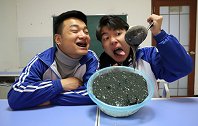 学渣偷吃学霸的黑暗料理，没想到竟然是这个！太逗了