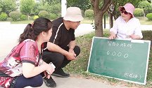 大妈摆摊智力小游戏！参与费100元，没想来个大叔1秒答出